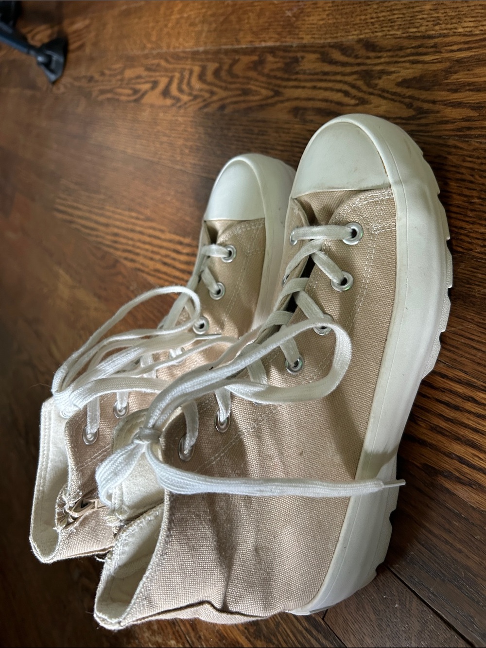 Women's High-Top Canvas Sneakers in Beige with White Laces Platform - Picture 3 of 4